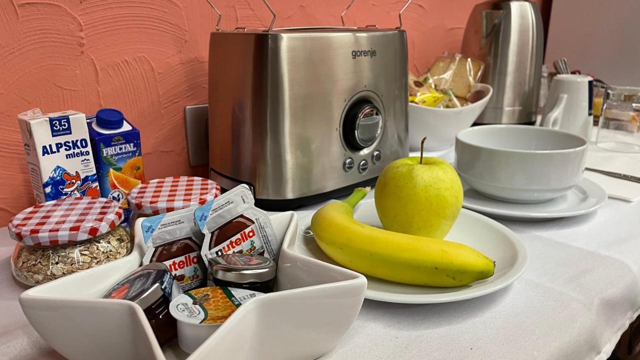 Madonca Rooms & Restaurant نوفا جوريكا المظهر الخارجي الصورة