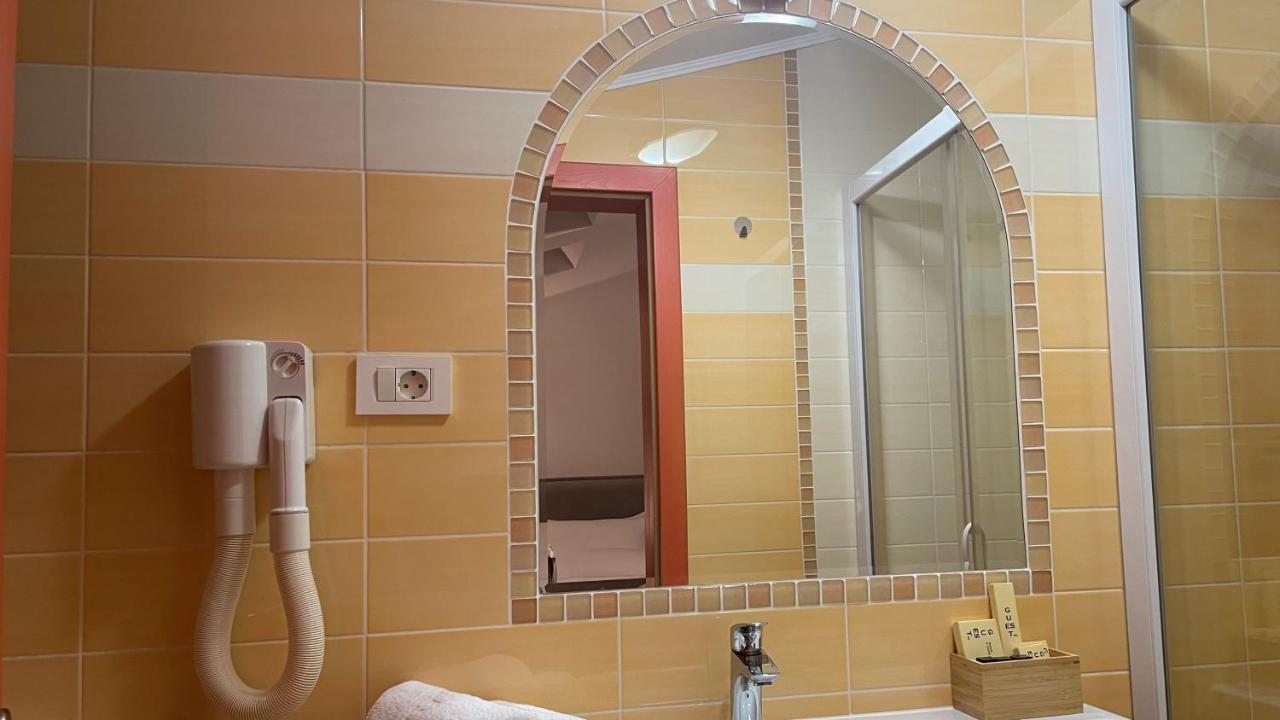 Madonca Rooms & Restaurant نوفا جوريكا المظهر الخارجي الصورة
